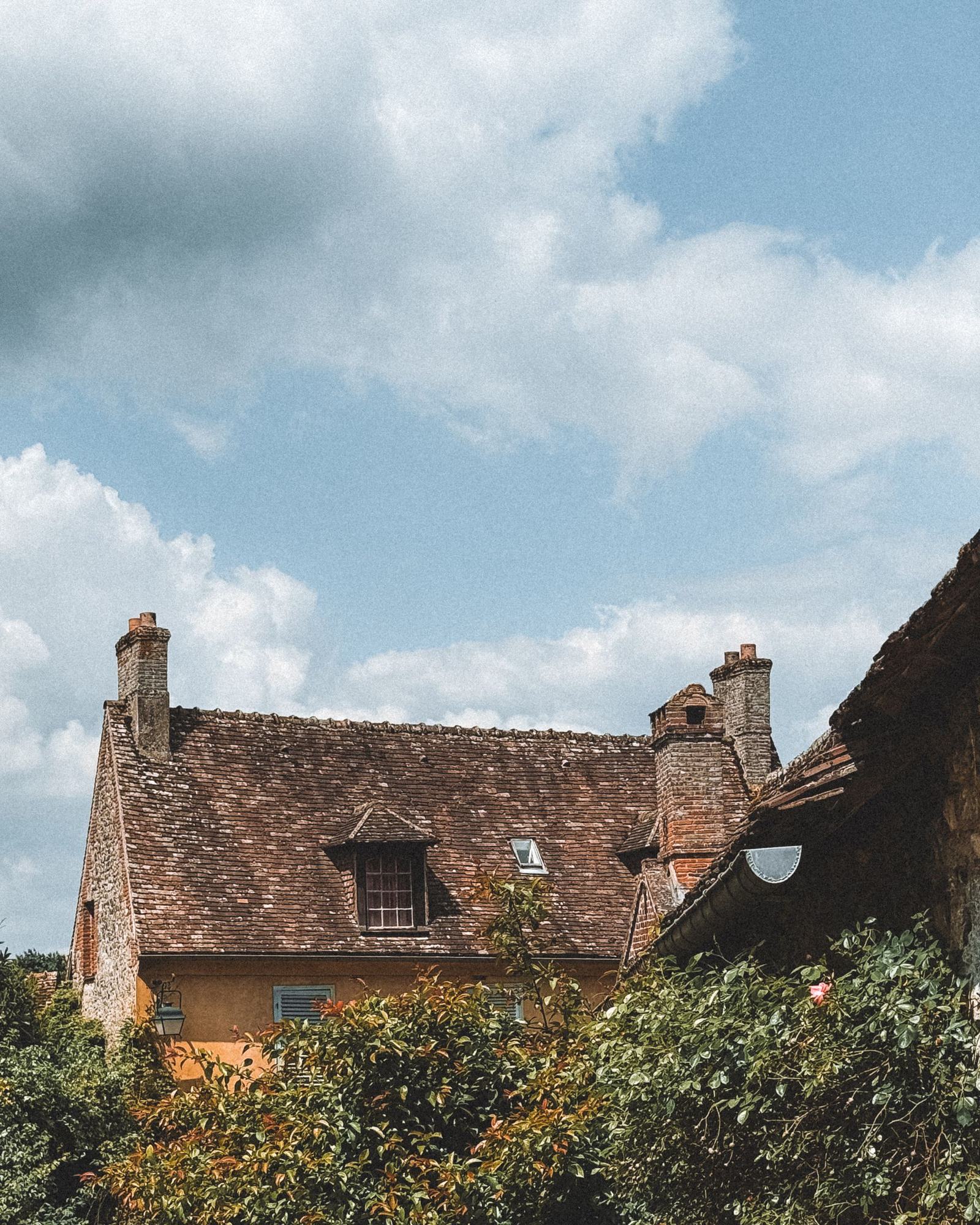 Maison ancienne de bourg à toiture pentue
