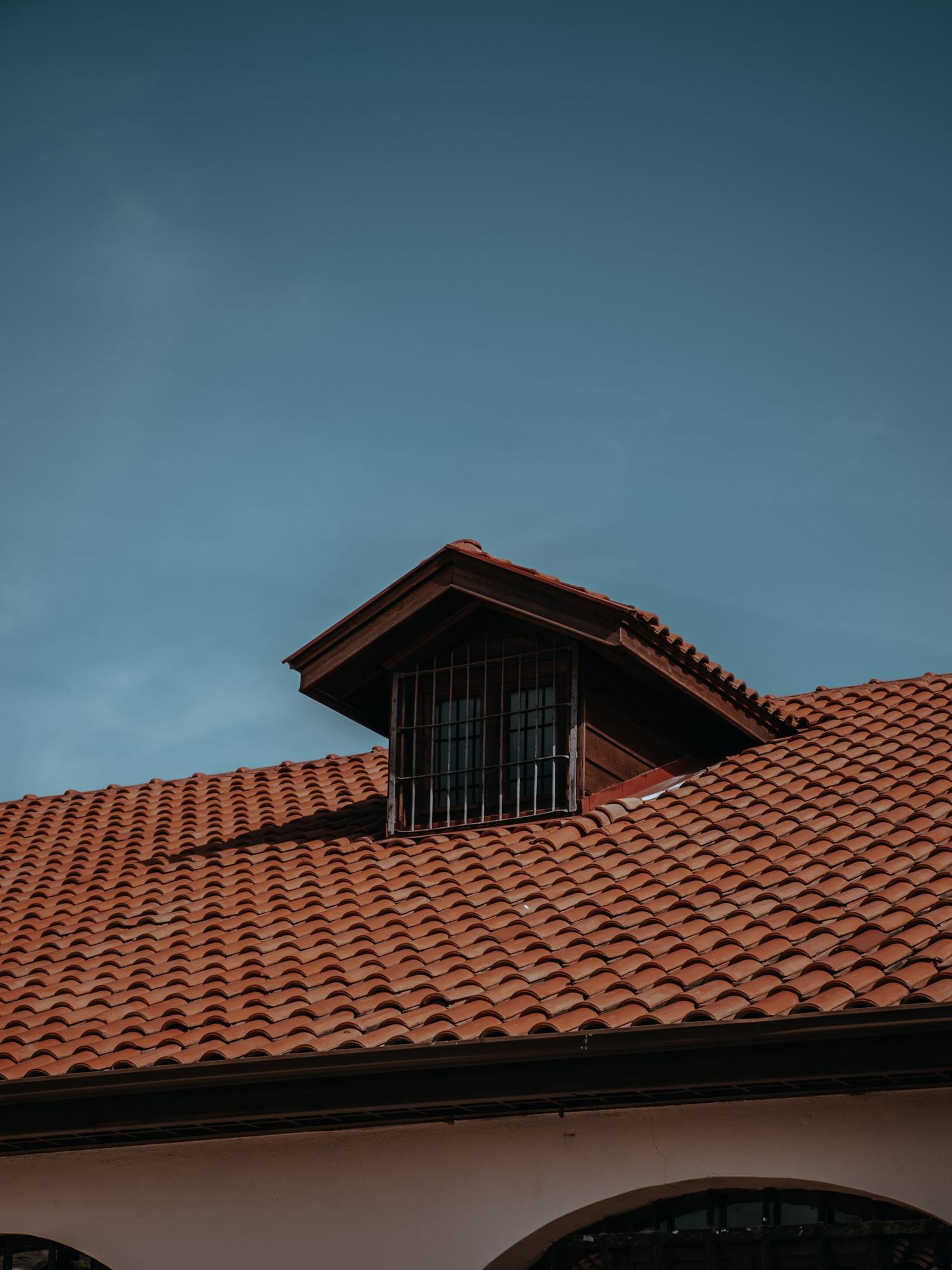 Lucarne sur une couverture de pavillon
